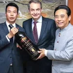 De las sonrisas y el ping pong al embargo de armas: la red china que tejió el imputado Zapatero