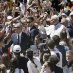 El catalán se impone en Montserrat durante la visita de León XIV, que se encomienda a la Moreneta: “Que nos enseñe a renunciar a palabras hirientes”