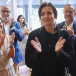 Nevenka Fernández, recibida con aplausos en Ponferrada tras su regreso más de 20 años después de convertirse en la primera mujer en denunciar acoso sexual en política