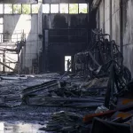 Los incendios simultáneos en Cataluña tensionan a los bomberos y obligan a replantear la estrategia