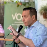 El principal alto cargo de Vox en la Consejería de Desregulación de Vox en Extremadura deja el puesto mes y medio después de su nombramiento