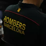 Muere una mujer en un incendio en un piso del barrio de Sant Antoni de Barcelona que causa 5 heridos