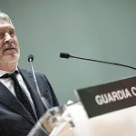 Mandos de la Guardia Civil urgen a Marlaska cambiar la ley para poder disparar a los motores de las narcolanchas