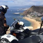 La Policía Nacional detona un artefacto explosivo en una playa de Ceuta