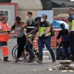 Una mujer fallece tras la llegada a El Hierro de un cayuco con 165 migrantes y un bebé es evacuado en estado crítico a Tenerife
