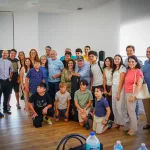 Luis de la Fuente, en el polideportivo de Marazuela para acompañar a los desalojados: “Es mi obligación estar aquí para animar a la gente, sintiéndonos partícipes de su dolor”