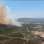 Evacúan las localidades de Grimaldo y Casas de Millán (Cáceres) a causa de un incendio provocado por un camión