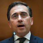 Albares eleva la tensión de la cumbre de la UE por el cruce masivo a Ceuta: señala a Italia y la “internacional reaccionaria”