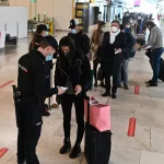 El sindicato mayoritario de la Policía Nacional critica la imposición de controles a los viajeros de Italia: “Sólo responde a una vendetta política”