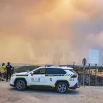 El incendio de Niebla (Huelva) ha afectado ya a 20.000 hectáreas y sigue fuera de control: “El monte artificial ha convertido esta comarca en un polvorín”
