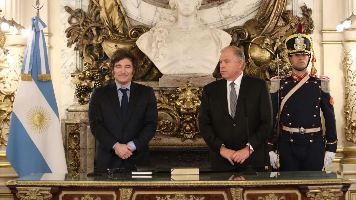 Javier Milei durante la toma de juramente a su canciller, Gerardo Werthein.