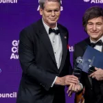 Un clásico argentino: Dios aprieta pero no ahorca y las anteojeras del kirchnerismo