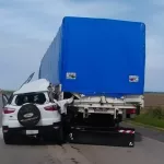 Trágico accidente en la autopista Córdoba-Rosario: una camioneta chocó con un camión y murió una persona