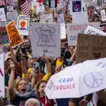 Trump quiere redibujar el mundo desde un país en llamas