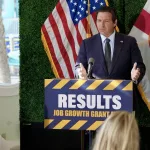 La decisión de Donald Trump en la costa de Florida que enfurece a Ron DeSantis