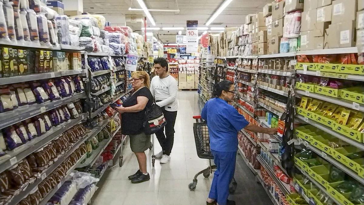 Los supermercados sólo venden con promociones.