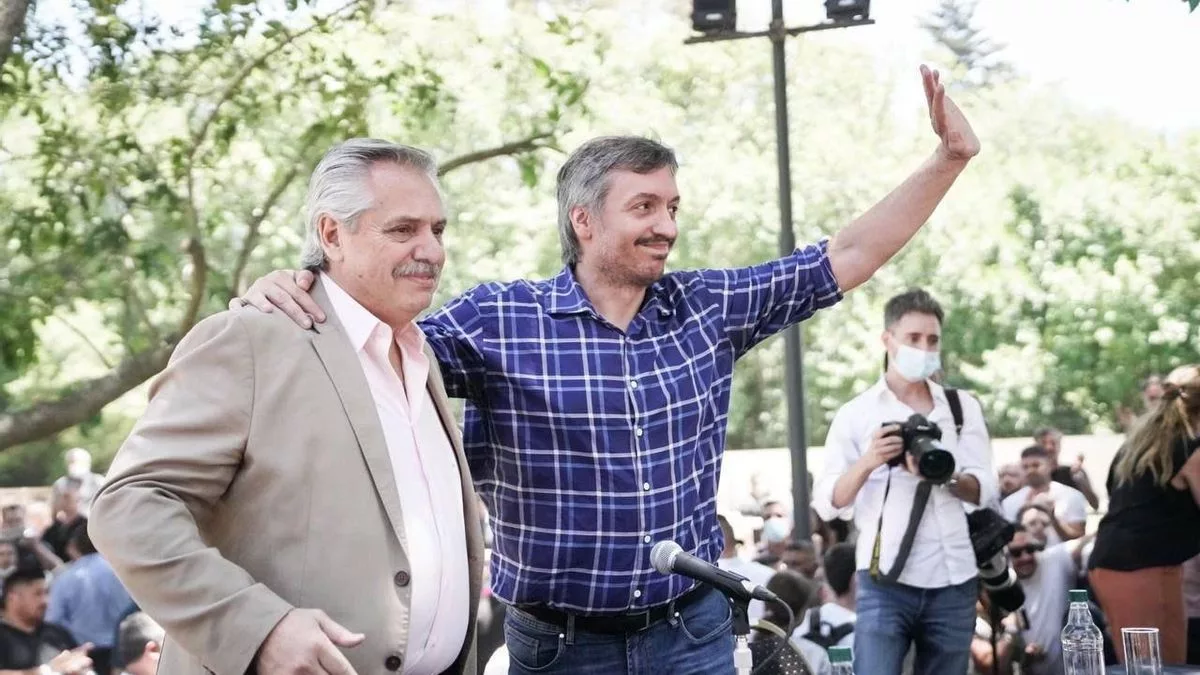 Máximos Kirchner y Alberto Fernández en la Quinta de San Vicente en 2021