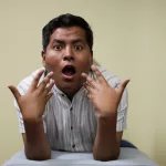 Oscar Tito, humorista: “Soy gay y cristiano; los cristianos somos muy criticones porque pensamos que todos van a ir al infierno”