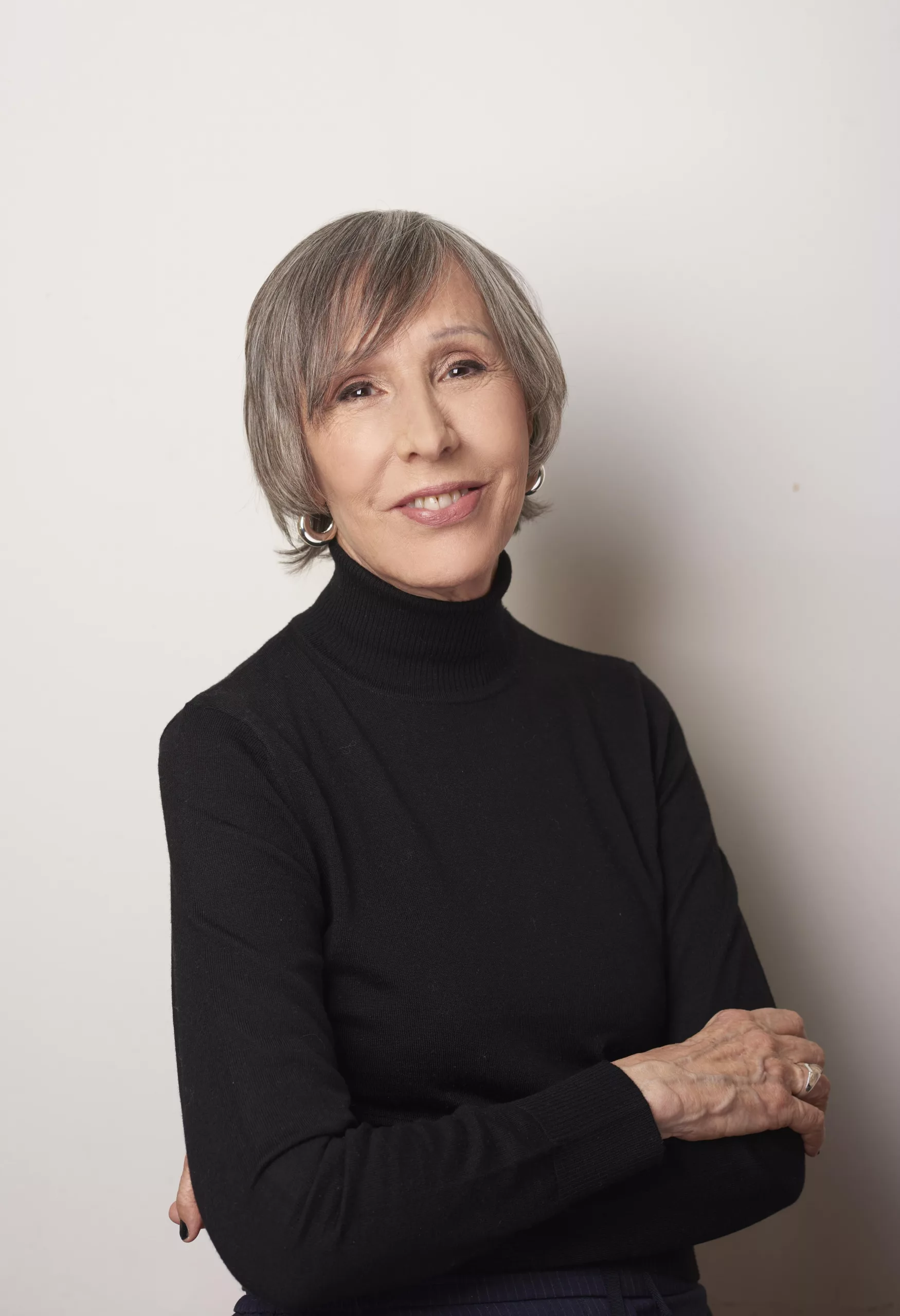 Ramos es autora de los libros "Corazones en llamas" (1991), "Buenos Aires me mata" (1993), "La niña guerrera" (2010), "Infernales, la hermandad Brontë" (2018) y "Las señoritas" (2021).