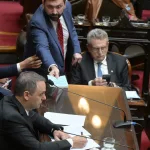 “Diego vigila”, “besitos anticapitalistas” y “FIN”: las reacciones de la oposición ante la renuncia de Adorni