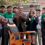 El profesor tucumano que convirtió su taller en una fábrica de solidaridad