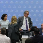 Un diputado no advirtió que tenía el micrófono abierto y tuvo un exabrupto sobre las mujeres