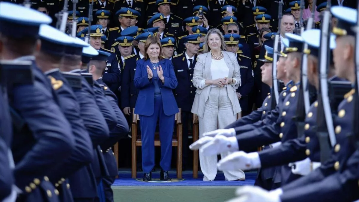 Bullrich y Monteoliva, ex ministra y flamante titular de Seguridad, en un acto en la Federal.