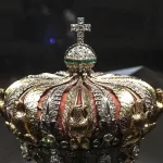 Mercado negro o separarlas en pedazos, la única forma de los ladrones para vender las joyas robadas del Louvre