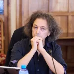 Èric Sadin, filósofo: “Vamos a ver dos tipos de humanos: los nuevos esclavos y las personas que no se quieren someter a la automatización de la IA”