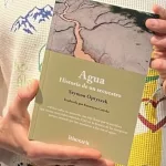 “Agua”, el libro que relata la sed global desde el aguacate de México al desierto de Chile