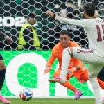 Video: otro error de Muslera y Bielsa lo sacó