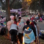 Miles de personas migrantes escapan de Sudáfrica en plena ola xenófoba: “Si me quedo, me van a atacar”
