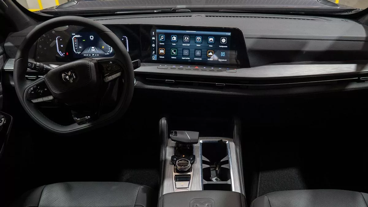 Así es el interior de la nueva Dakota, un gran salto cualitativo respecto de su "melliza" Fiat Titano.