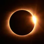 Una fotógrafa aconseja cómo retratar un eclipse de forma segura para uno y para la cámara