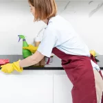 Empleadas domésticas: cuánto se paga la hora de limpieza en marzo 2026