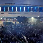 Un banderazo copero: los hinchas de Racing armaron una fiesta alrededor del Cilindro