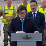 Con un fuerte mensaje de reivindicación, Milei presentó los F-16 y acusó al kirchnerismo de “demonizar” a las Fuerzas Armadas