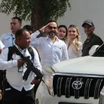 El traspaso de poder, bajo tensión en Colombia tras el enfrentamiento del ultra De la Espriella con Petro por jurar el cargo en un cuartel
