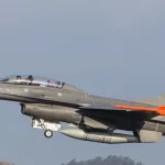 Una visita a la base de los aviones caza F-16: seguridad extrema y tecnología de “las guerras del futuro”
