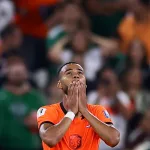 La tristeza de Cody Gakpo y el gesto de sus compañeros tras el gol a Marruecos en el Mundial