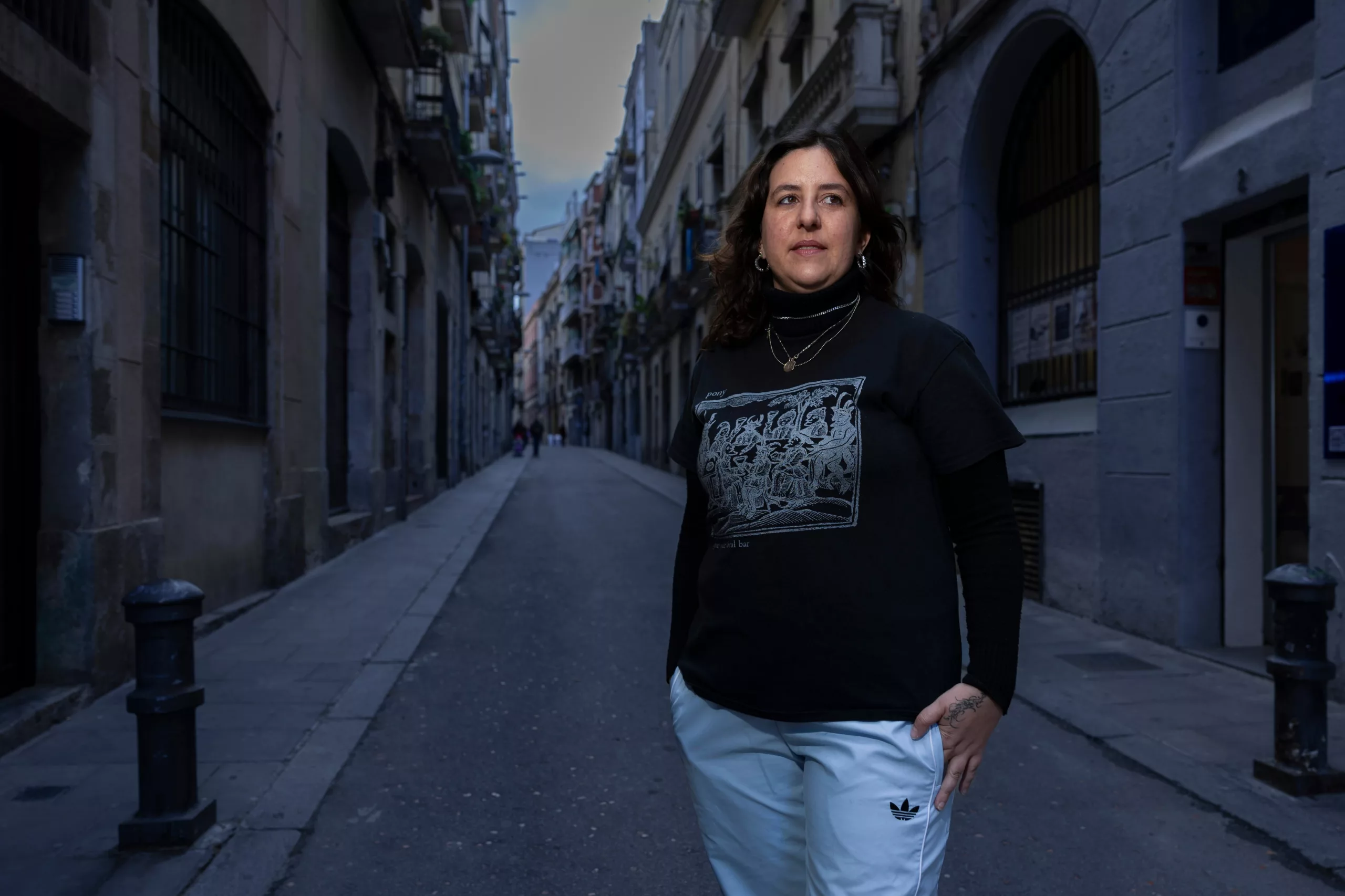 Marta Echaves, fotografiada en el barrio de Gràcia, en marzo de 2026.