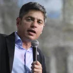Kicillof, en modo campaña contra Milei: “Nos tiene hace dos años cruzando el desierto y le da anchoas a la gente”