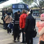 El viajar ya no es un placer: las razones que explican por qué suben los pasajes de colectivos pero empeora el servicio