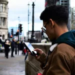 Las cinco cosas que tenés que hacer con tu celular para ahorrar batería mientras viajás
