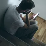 La paradoja de los chatbots: todos los buscan, pocos los soportan