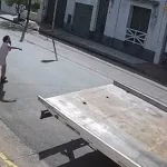 Tragedia en Azul: un motociclista murió atropellado por un camionero tras una discusión