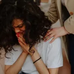 Aliviar el estrés, procesar emociones o generar empatía: una doctora explica todos los beneficios de llorar
