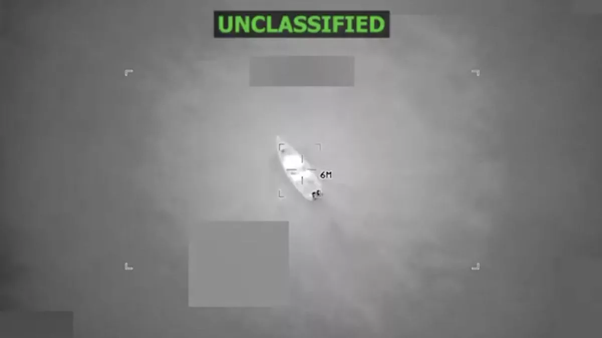 Supuesta narcolancha hundida por el Ejército de EEUU en un vídeo difundido el 24 de octubre de 2025.