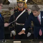 Juró Juan Bautista Mahiques como nuevo ministro de Justicia: frío saludo entre Karina Milei y Santiago Caputo, y un faltazo sugestivo