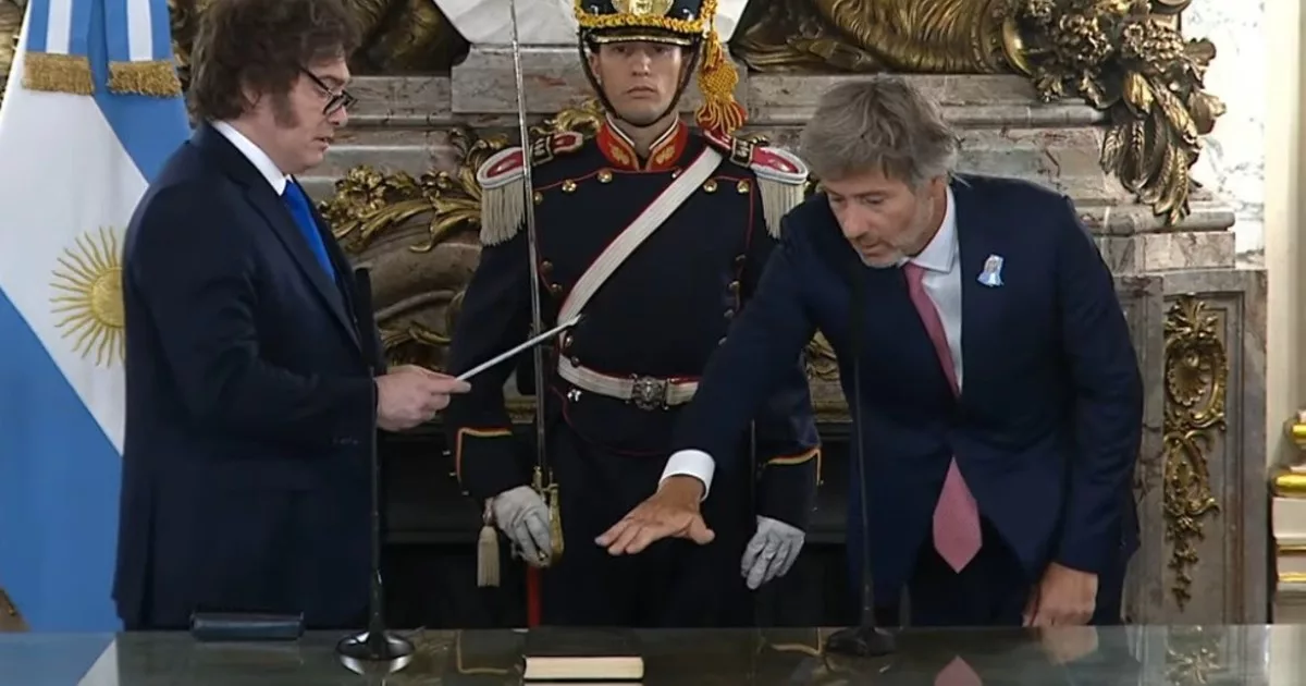 Juró Juan Bautista Mahiques como nuevo ministro de Justicia: frío saludo entre Karina Milei y Santiago Caputo, y un faltazo sugestivo